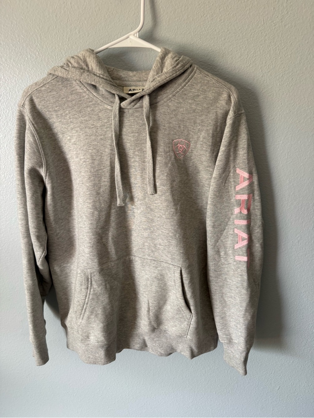 Ariat Women’s Medium Gray Pink Logo Pullover Hoodie Western Sweatshirt